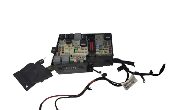 Volvo V40 Fuse module E02345500 AV6T14A067AD AV6T14A142AA