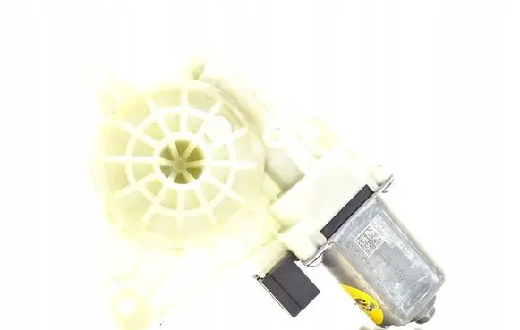 Volkswagen PASSAT B8 Front door window regulator motor 5Q4959802C