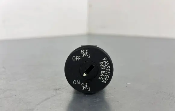 Passenger airbag on/off switch