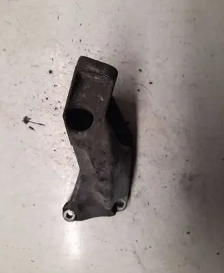 Volkswagen PASSAT B5.5 Engine mounting bracket 8D0199307P