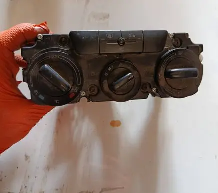 Skoda Octavia Mk2 (1Z) Climate control unit 74358100