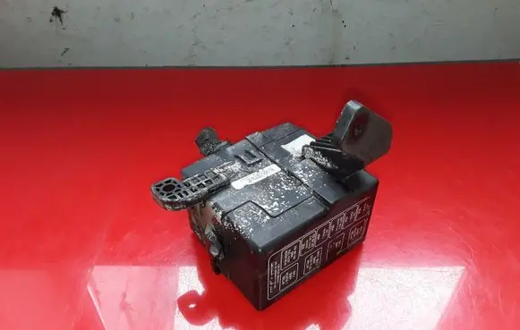 Hyundai Santa Fe Fuse module 924252B774 924252B77400