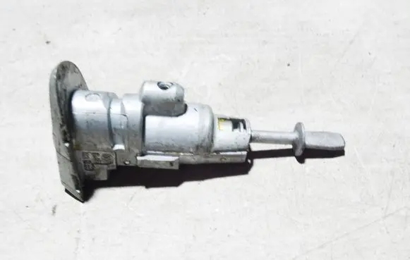 Volkswagen PASSAT B7 Front door lock (next to the handle) 3C0837167B