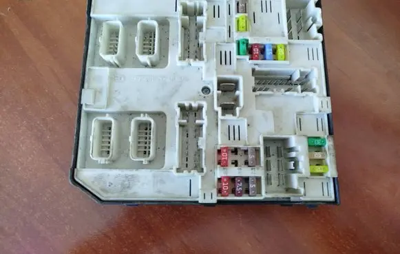 Renault Master III Fuse module 284B67570R 519543F07 3711646179