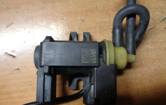 Audi A4 S4 B8 8K Turbo solenoid valve 8K0906627