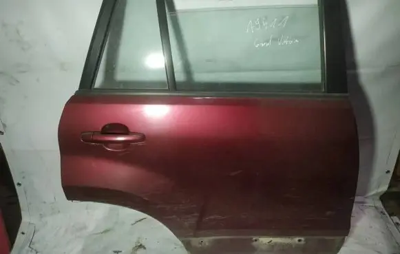 Suzuki Grand Vitara II Rear door RAUDONOS