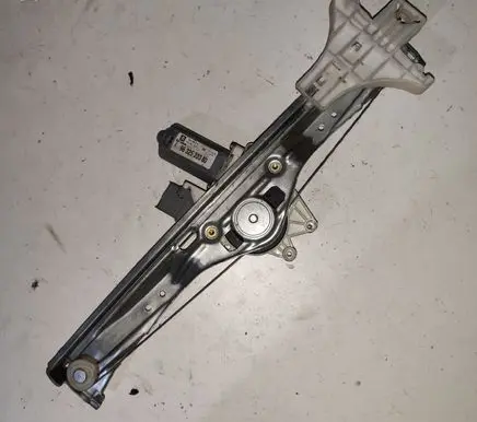 Rear door manual window regulator