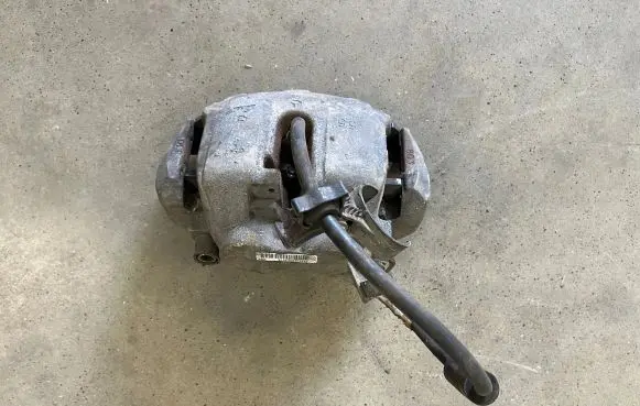 Mercedes-Benz R W251 Front brake caliper