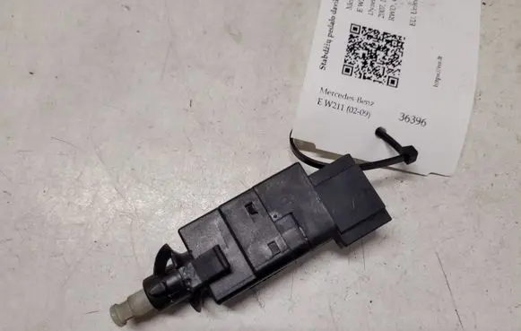 Mercedes-Benz E W211 Brake pedal sensor switch 0015454009
