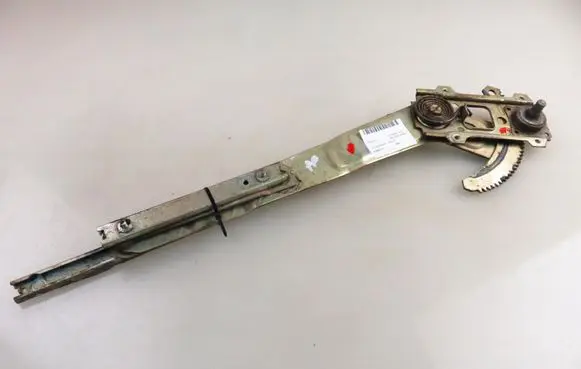 Nissan Patrol 160 Front door manual window regulator 
