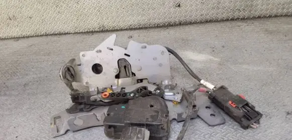 Volkswagen Routan Sliding door lock 