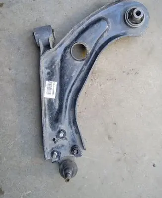 Peugeot 308 Front lower control arm/wishbone 1812522