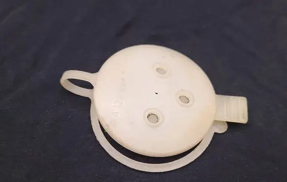 Windshield washer fluid reservoir/tank