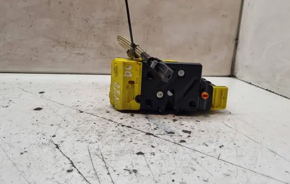 Volvo V70 Rear door lock 8650554