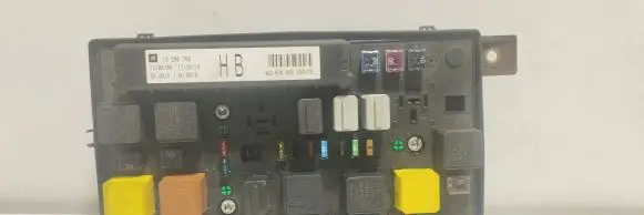 Opel Zafira B Fuse box set 13206754 5DK00866838 167HW