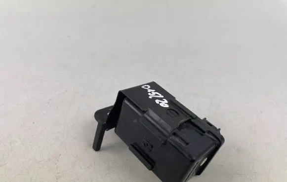 Subaru Outback (BS) Window wiper relay 86121FJ001