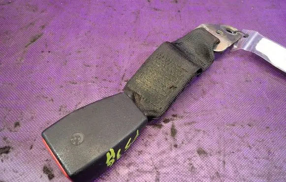 BMW 7 E38 Front seatbelt buckle 8174360