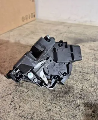 Ford Focus Rear door lock 4M5AA26412BE A048069 024019K