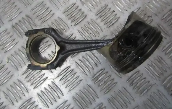 Opel Astra G Piston with connecting rod