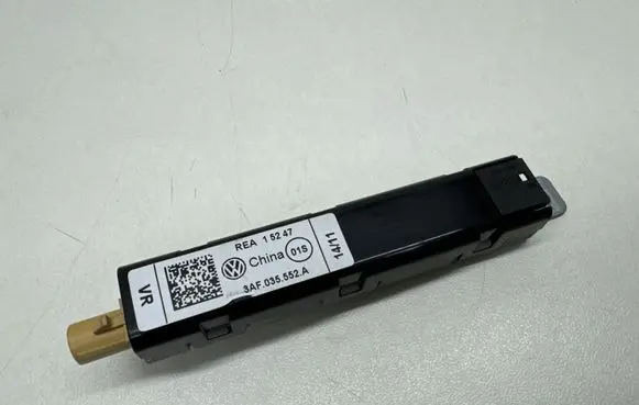 Volkswagen PASSAT B7 Aerial antenna amplifier 3AF035552A