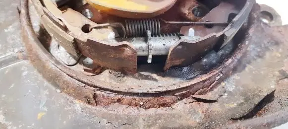 Nissan Qashqai Handbrake/parking brake pads 