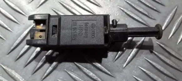 Volkswagen PASSAT B4 Brake pedal sensor switch 191945515 mro191945515