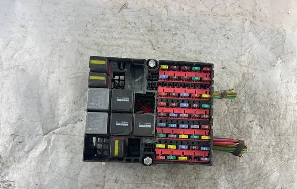 Ford Fiesta Fuse module 4S6T14401NE 2S6T14A073AC