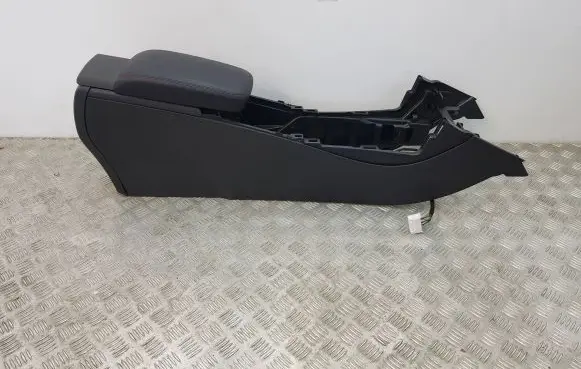 Mercedes-Benz GLA W156 X156 Center console A1766804701 1245999B 4584152