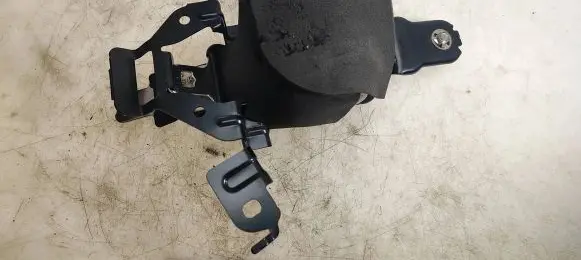 Middle seatbelt (rear)