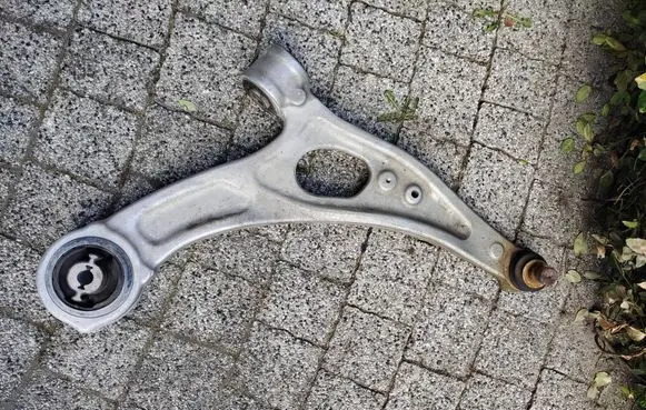 Ford Escape IV Front lower control arm/wishbone LX613A423