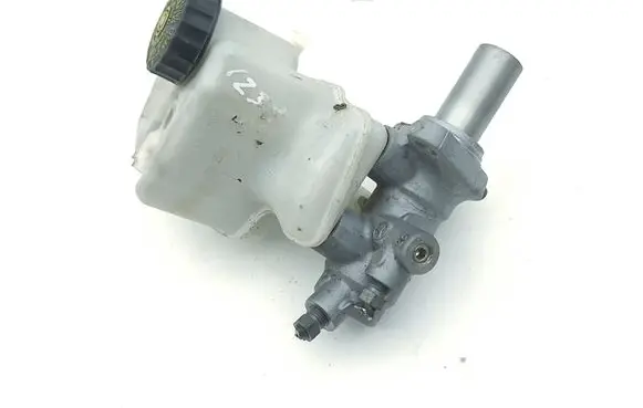 Mercedes-Benz CLS C218 X218 Master brake cylinder A2124300202