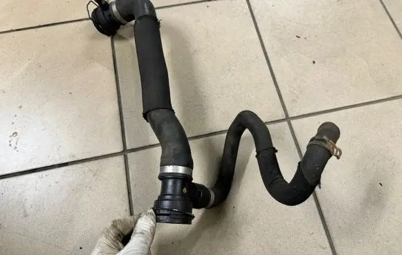 BMW 5 F10 F11 Engine coolant pipe/hose 6269713 8506089