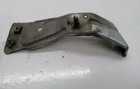 Volkswagen Jetta VI Fender mounting bracket 5C6821137