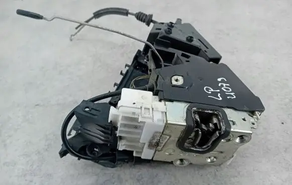 Mercedes-Benz B W245 Front door lock 1697202535Q