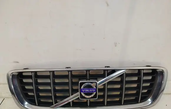 Volvo V70 Front bumper upper radiator grill 