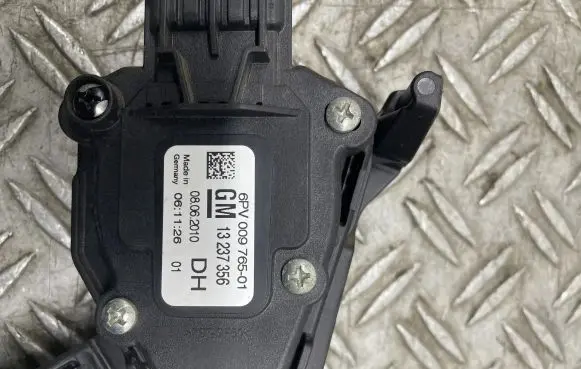 Opel Insignia A Accelerator throttle pedal