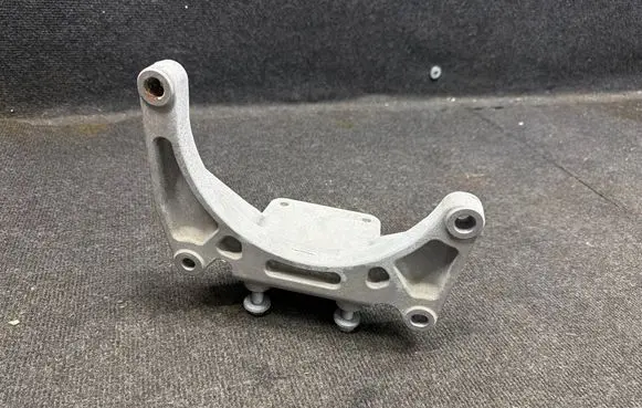 Jeep Grand Cherokee WL Gearbox mounting bracket 68375838 SC123150