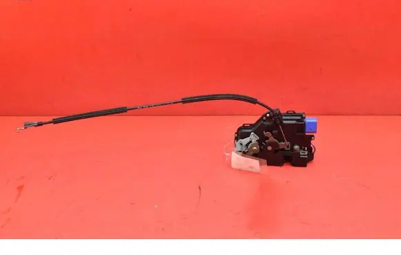 Seat Altea XL Front door lock 3D1837015