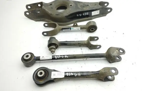 Tesla Model 3 Rear upper control arm/wishbone 104443100G 104445100F