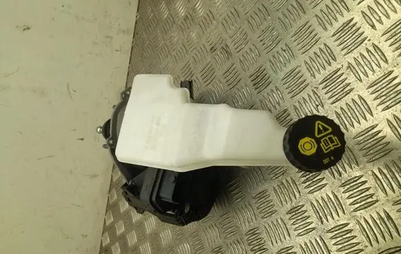 Opel Astra L Master brake cylinder 9857563280