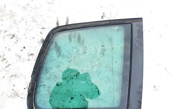 Volkswagen Touran I Rear side window