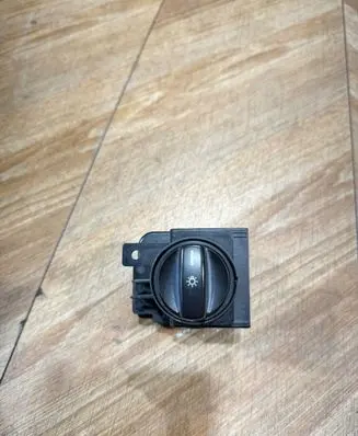 Mercedes-Benz B W245 Light switch 1695452704 32221101 0610971