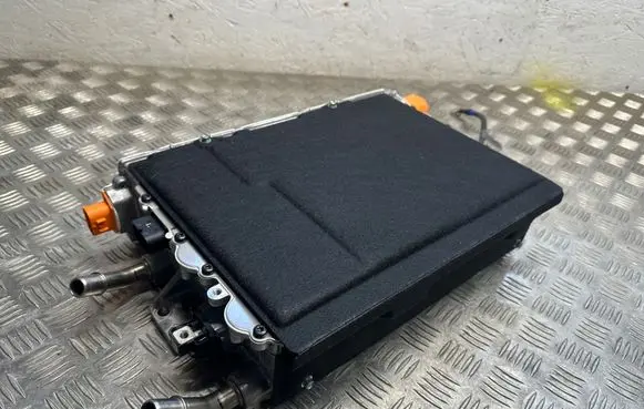 Voltage converter inverter