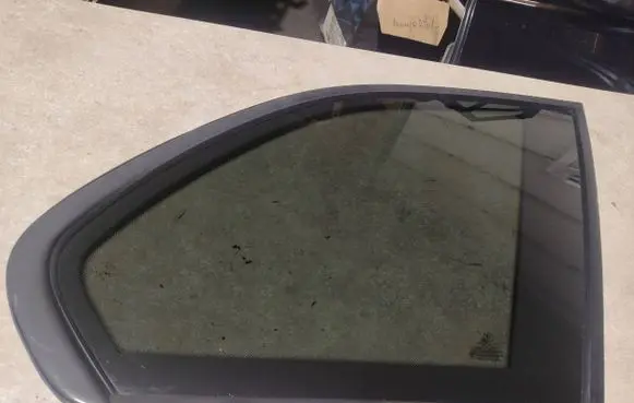 BMW X5 E53 Rear side window 43R001404 DOT27M755AS2 8408444