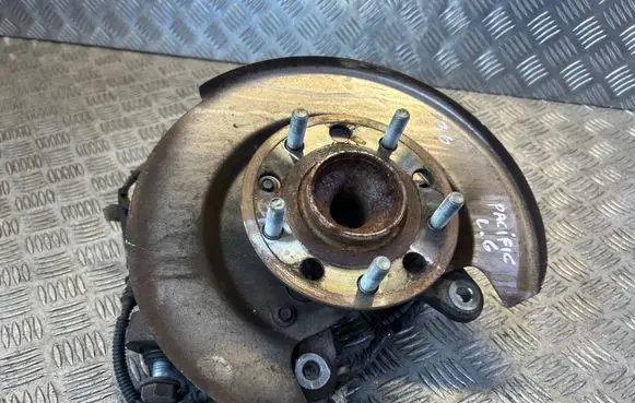 Rear wheel hub spindle/knuckle