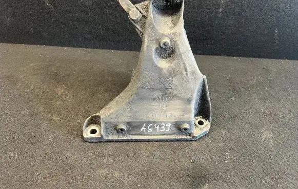 Volkswagen PASSAT B5.5 Engine mounting bracket 8D0199308AB