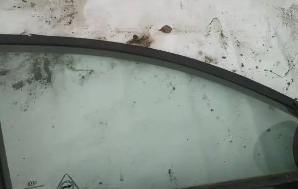 KIA Ceed Front door window glass four-door