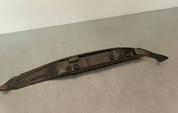 Audi Q3 8U Fender end trim 8U0821112A