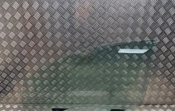Honda CR-V Front door window glass four-door 43R00050 DOT24M62AS2