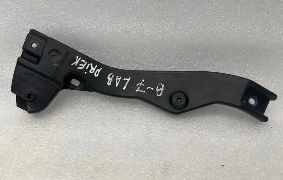 Audi A4 S4 B7 8E 8H Front bumper mounting bracket 8E0807203B